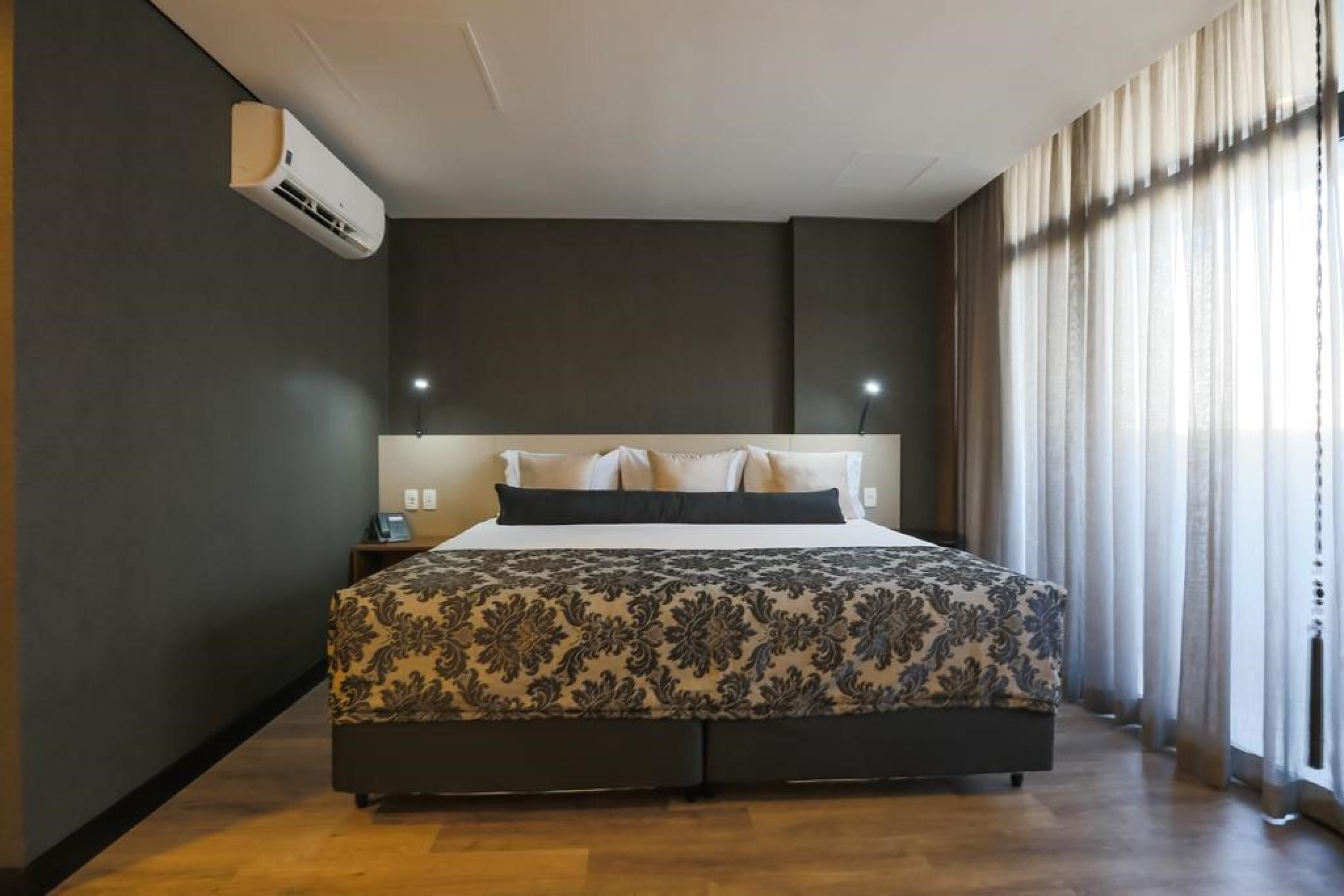 Ramada Hotel & Suites Озаску Экстерьер фото
