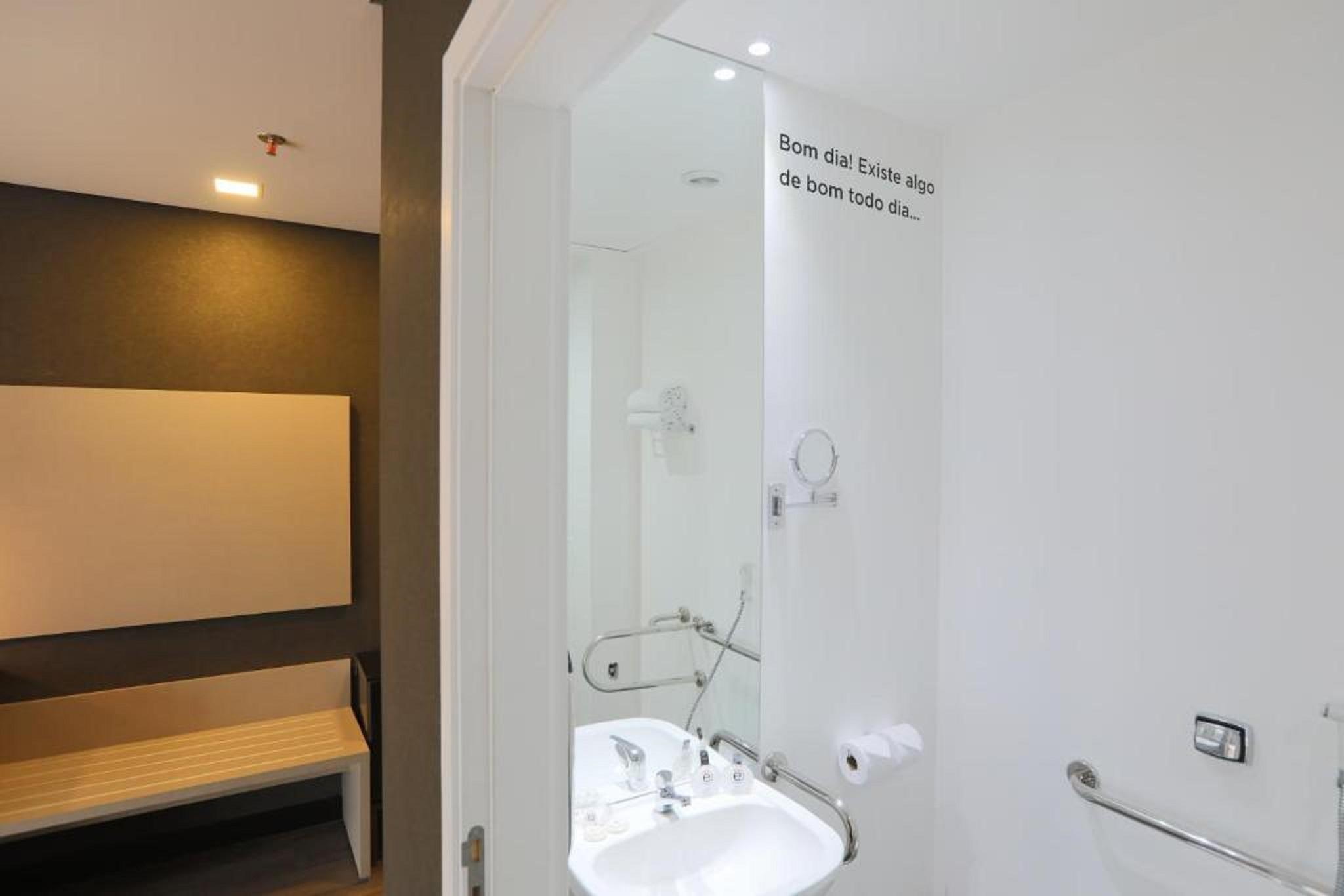 Ramada Hotel & Suites Озаску Экстерьер фото