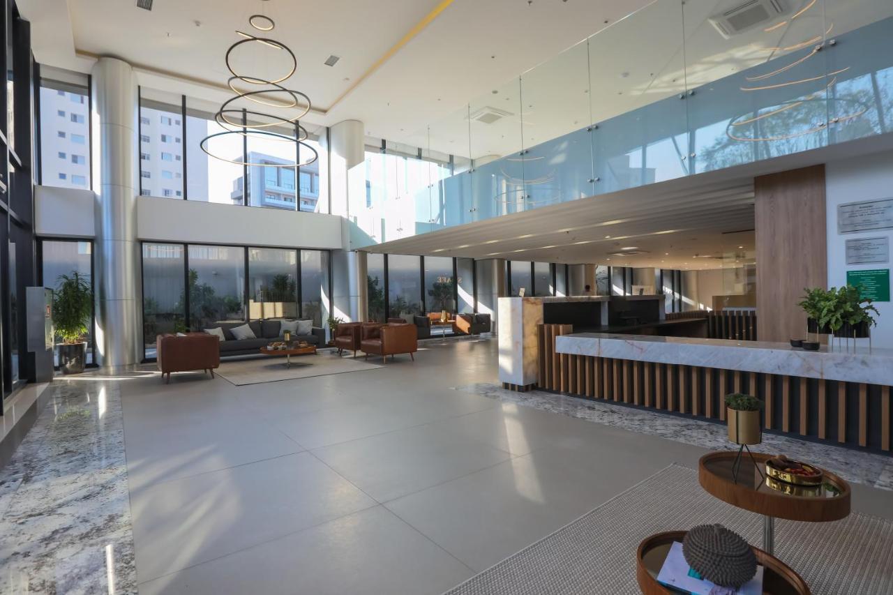 Ramada Hotel & Suites Озаску Экстерьер фото